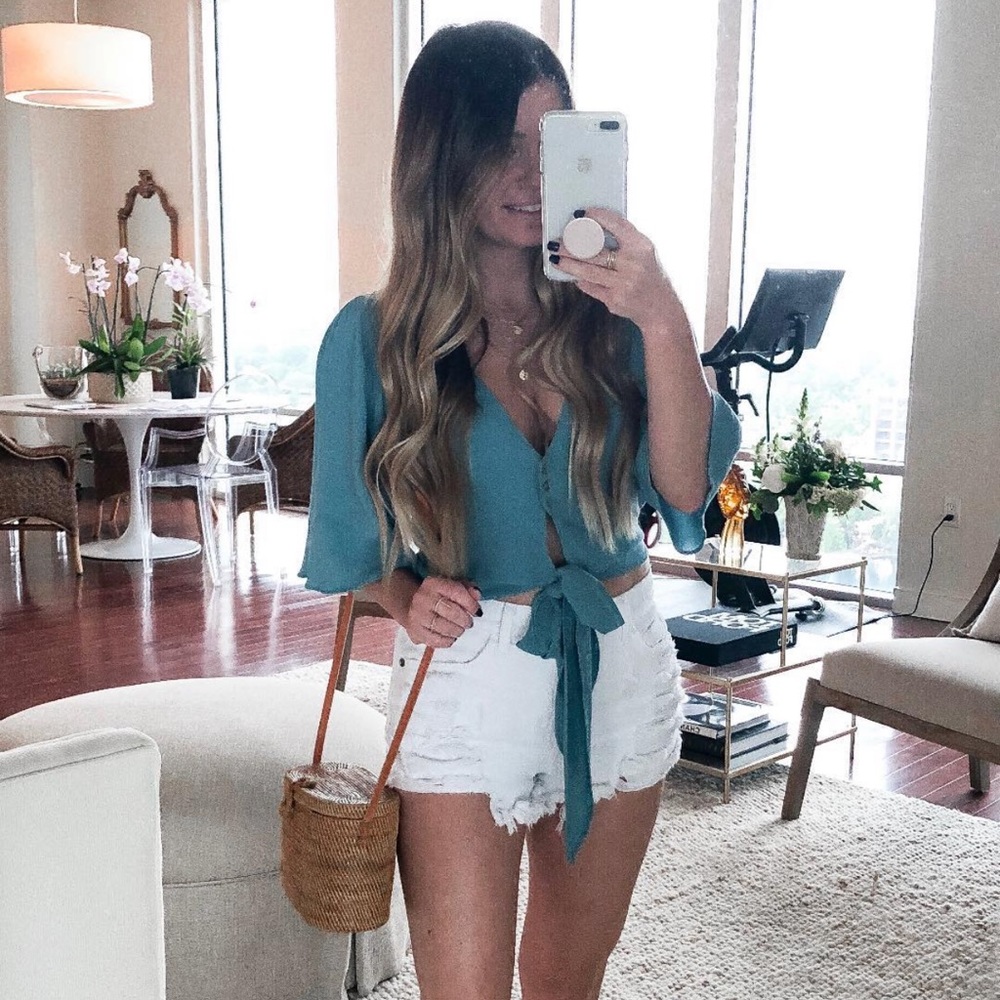 Cute tie front crop!